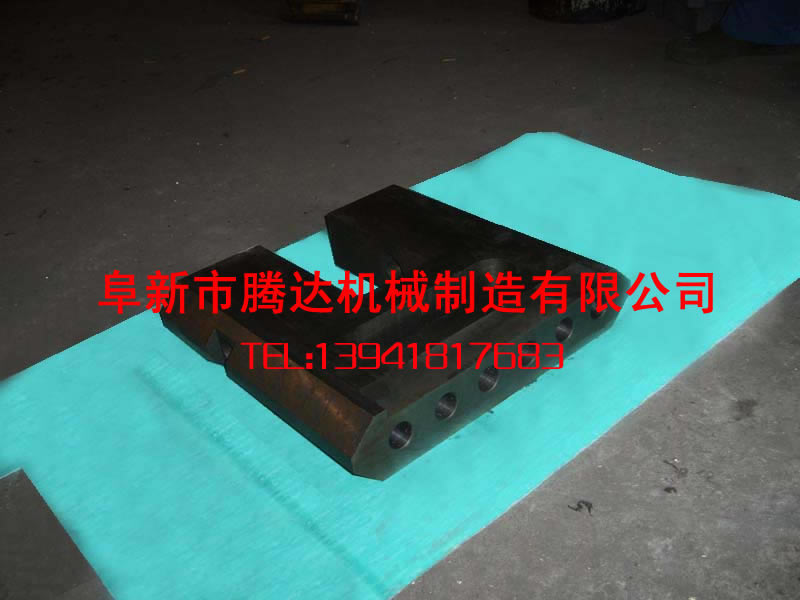 崲